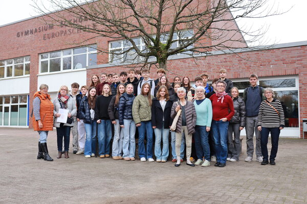 Auch in diesem Jahr gestaltet das Komitee Volkstrauertag gemeinsam mit Sch&uuml;lerinnen und Sch&uuml;lern des Gymnasiums Eckhorst den Volkstrauertag der Stadt Bargteheide.