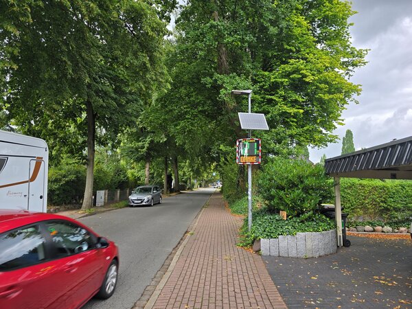 Die Geschwindigkeitsmesstafeln sind ab sofort in Bargteheide im Einsatz und sorgen f&uuml;r mehr Sicherheit im Stra&szlig;enverkehr.